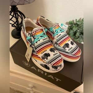 Ariat Women’s Hilo Buffalo Print Shoe